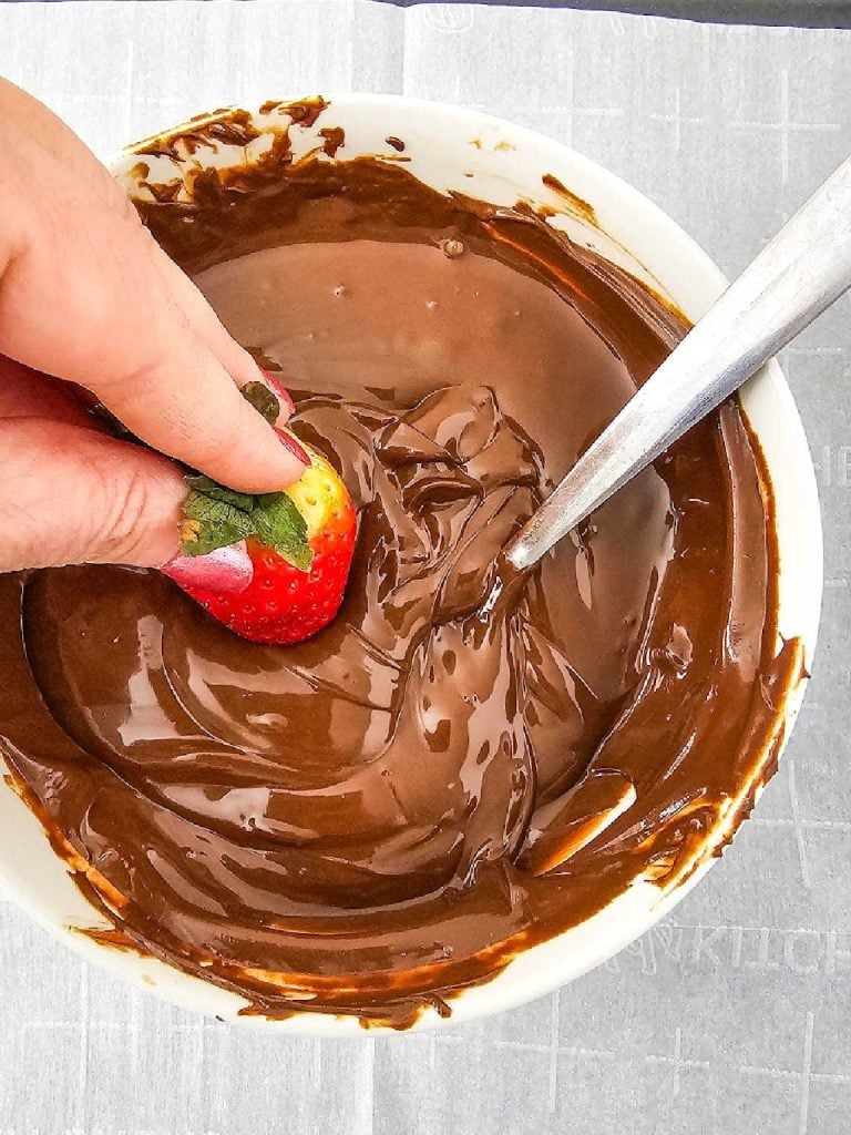 Coconut chocolate strawberries process 1.