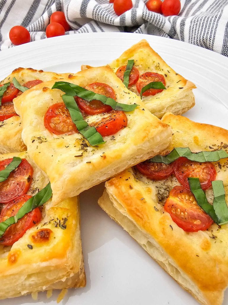 Puff pastry tomato tarts