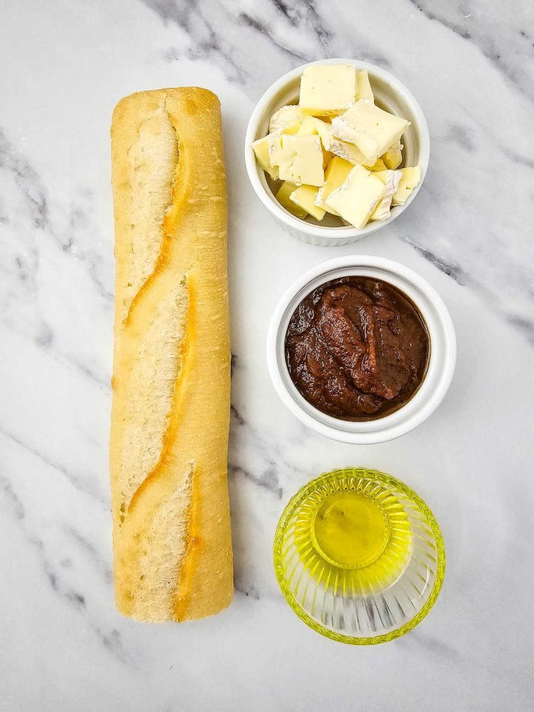 Brie and apple butter crostini ingredients