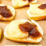 Brie and apple butter crostini pin