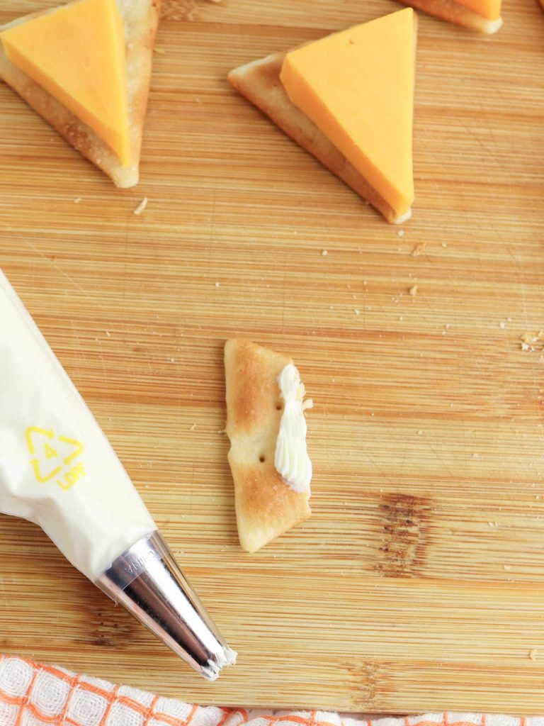 Pumpkin pie cheese and crackers process 5