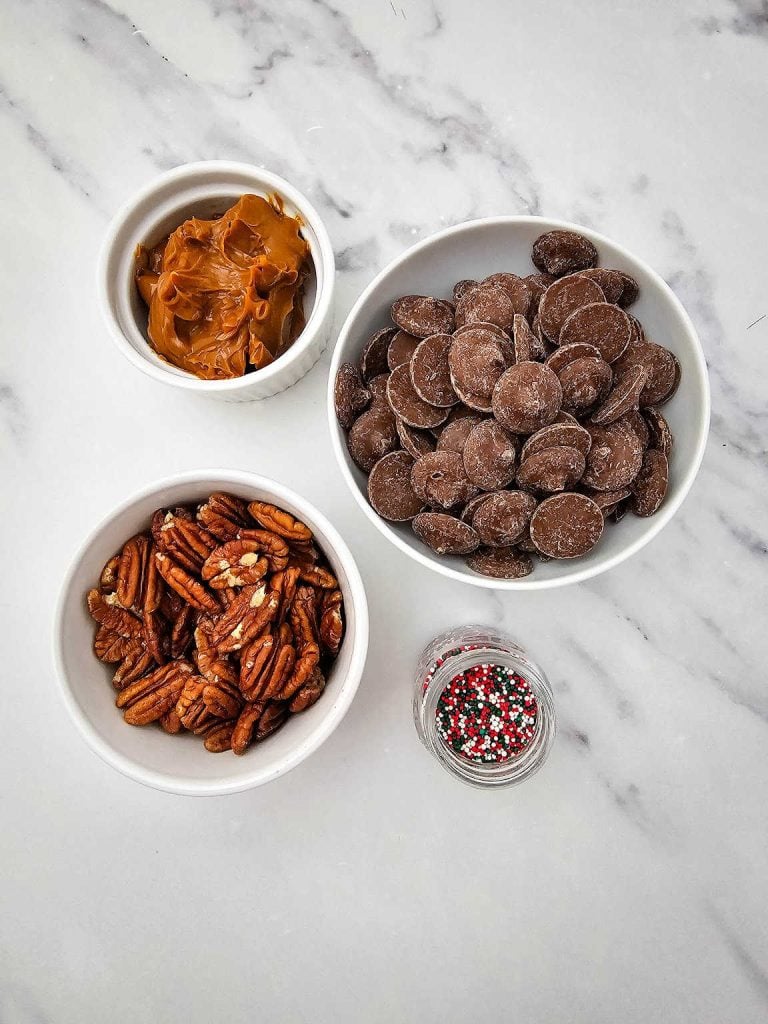 Christmas chocolate pecan turtle clusters ingredients
