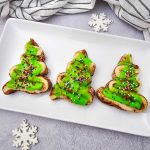 Christmas tree cinnamon rolls pin