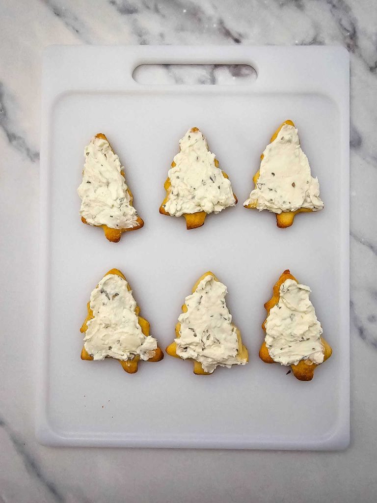 Christmas tree veggie pizza process 7