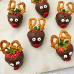 Reindeer strawberries pin