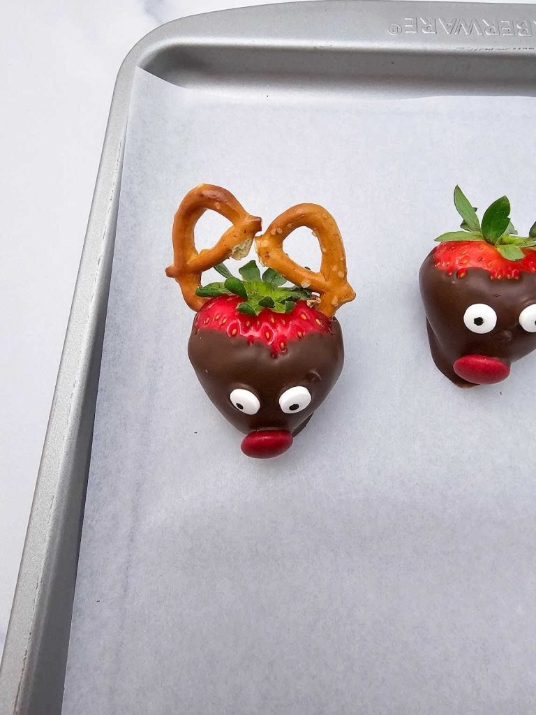 Reindeer strawberries process 8