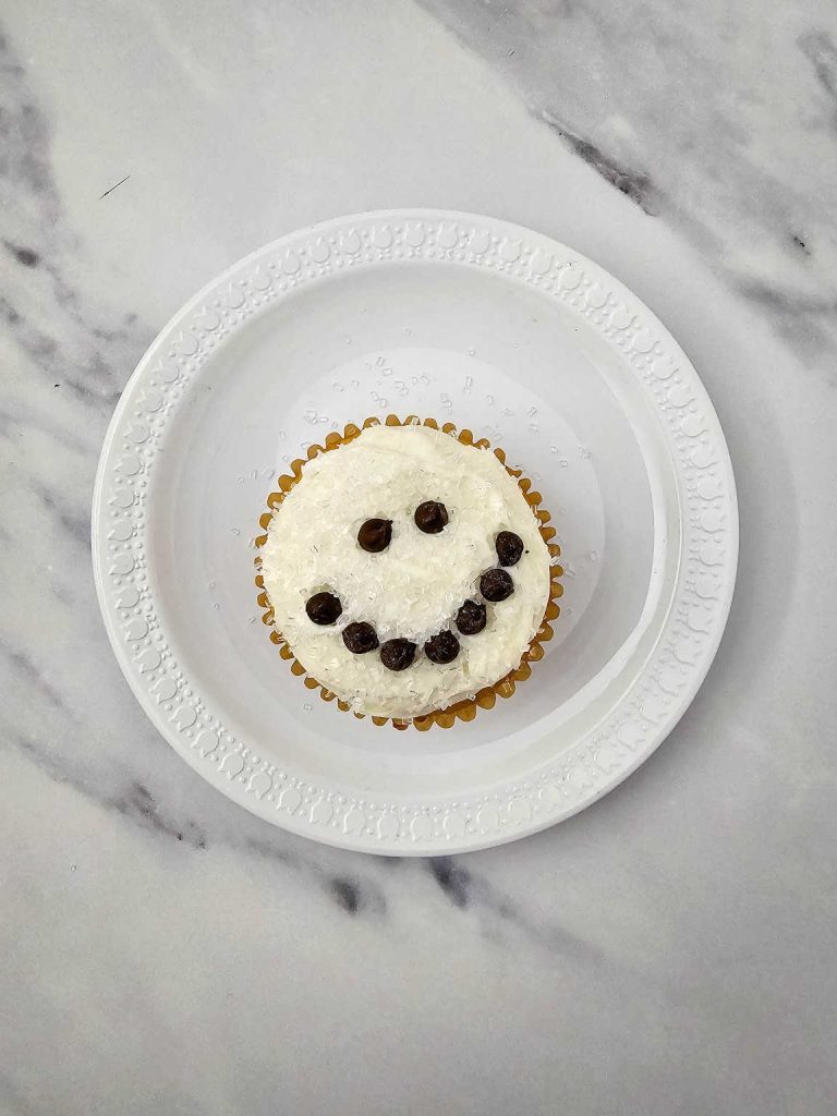Snowman face cupcakes process 4