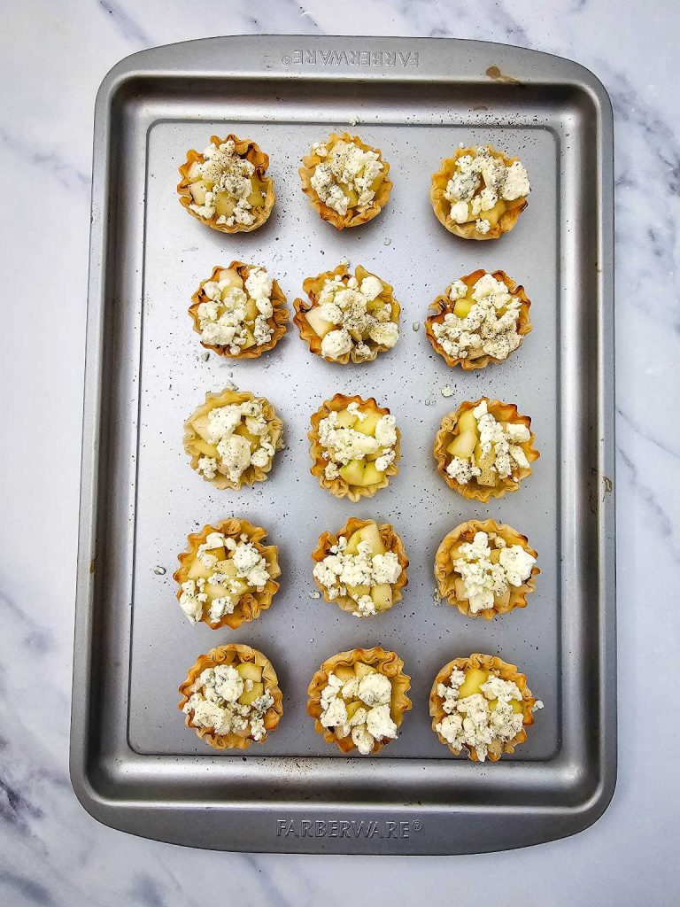 Blue cheese and pear tartlets process 5