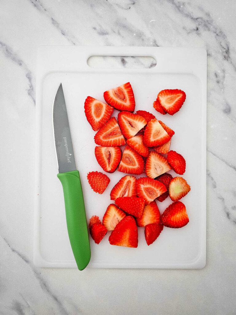 Spinach strawberry salad process 1
