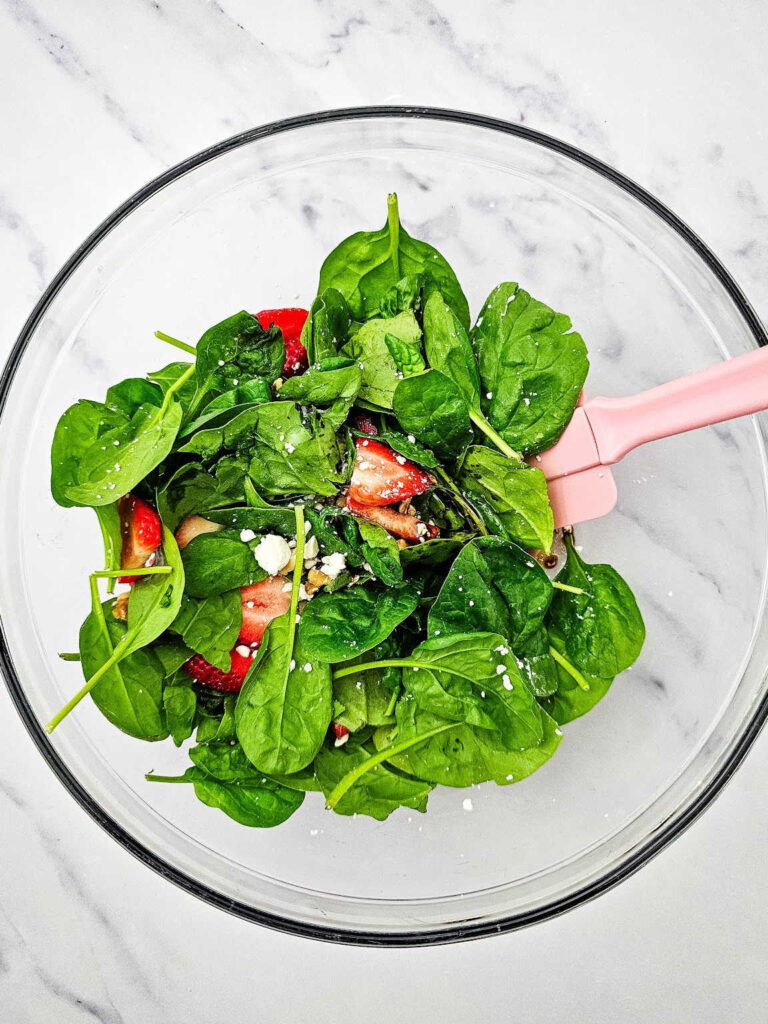 Spinach strawberry salad process 4